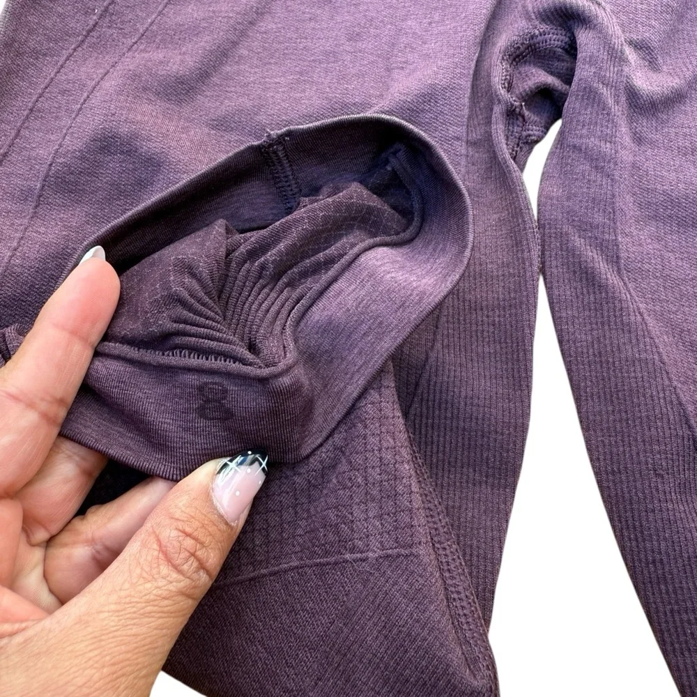Lululemon In The Flow Capri II leggings in purple. Size 8